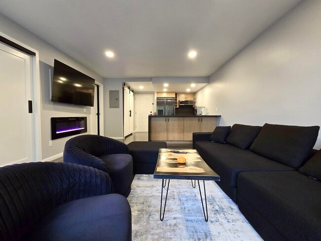 Building Photo - 55 Clinton Pl