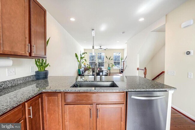 Building Photo - 9525 Canonbury Square