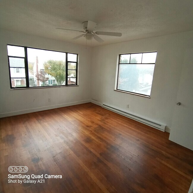 Foto del edificio - 2627 Washington Blvd