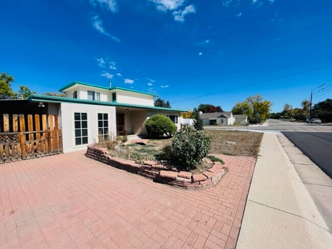 Building Photo - Southwest Style House Available for Immedi...