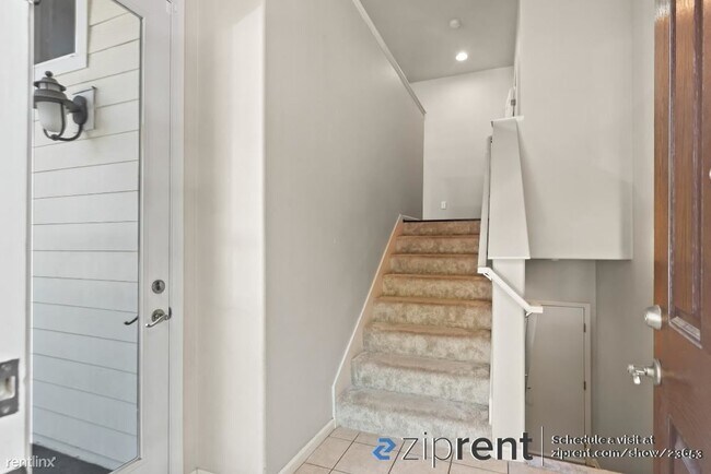 Foto del edificio - 3 br, 2.5 bath Townhome - 215 Birch Creek ...
