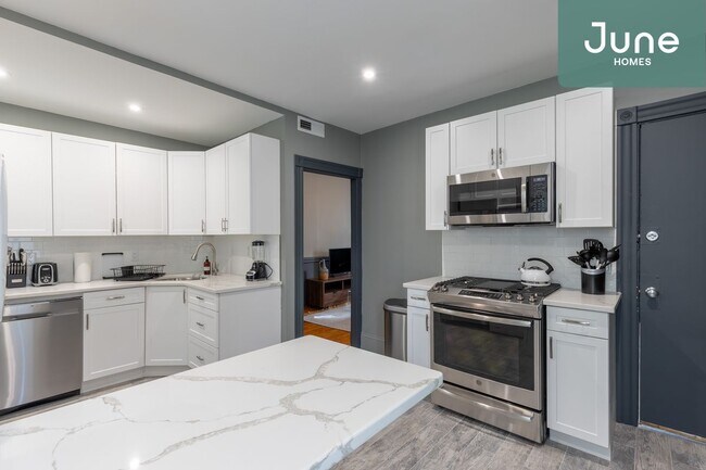 Foto del edificio - ROOM ONLY in 4-bed/1.0-bath Home