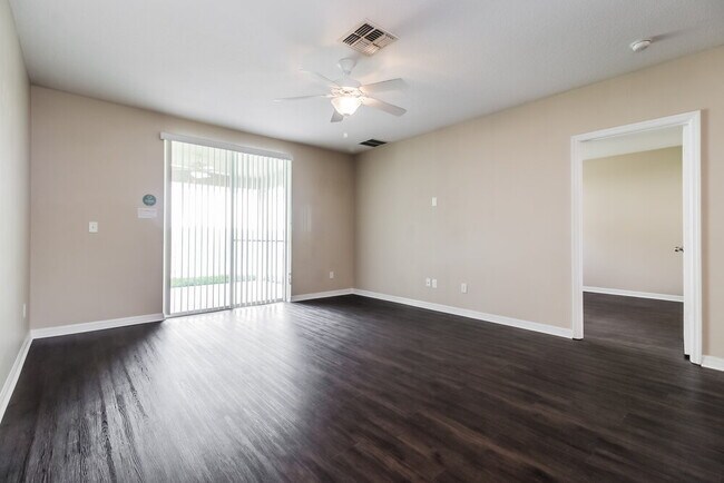 Foto del edificio - 703 Lake Douglas Dr