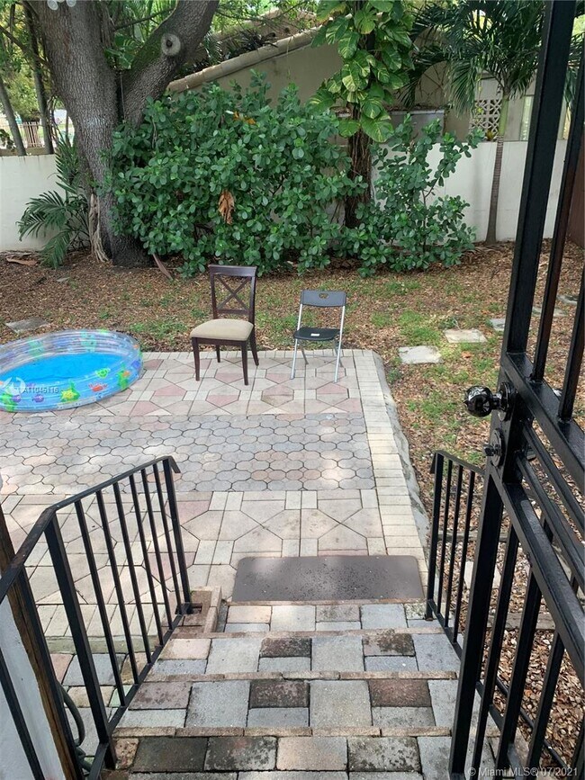 Building Photo - 2131 SW 19th Ave