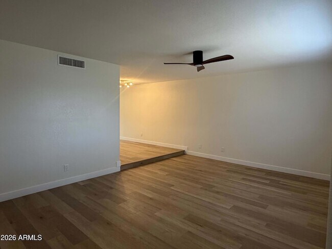 Foto del edificio - 943 N Revere