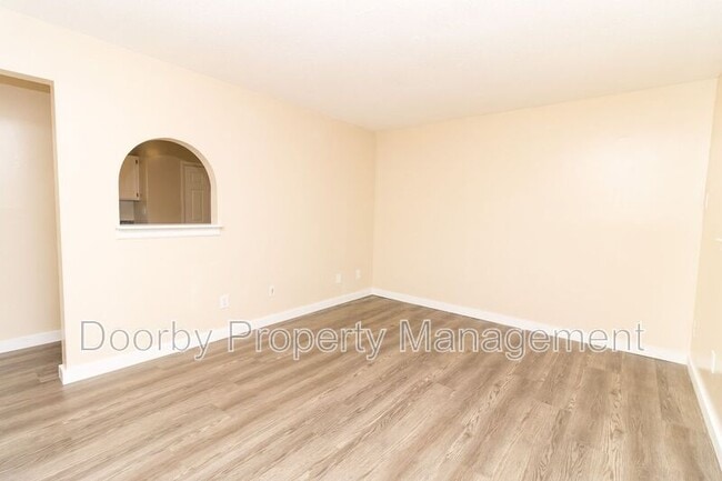 Foto del edificio - 2425 Ashmore Ave