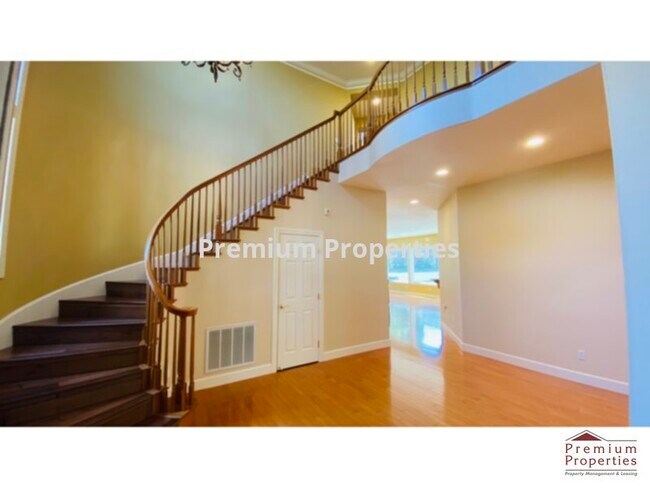 Building Photo - 5014 Westside Dr