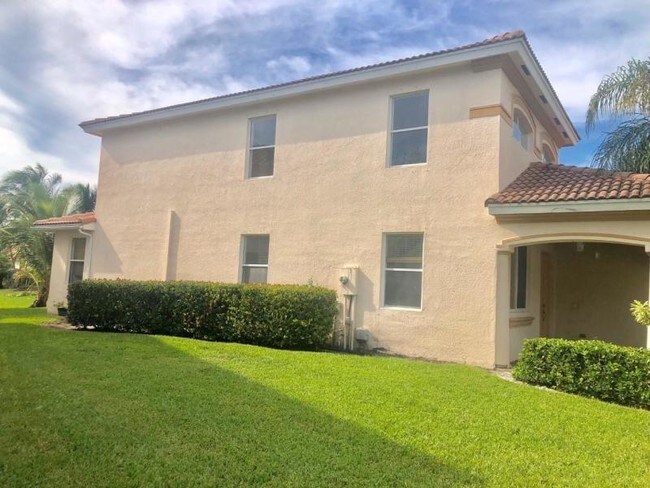 Building Photo - 797 Cresta Cir