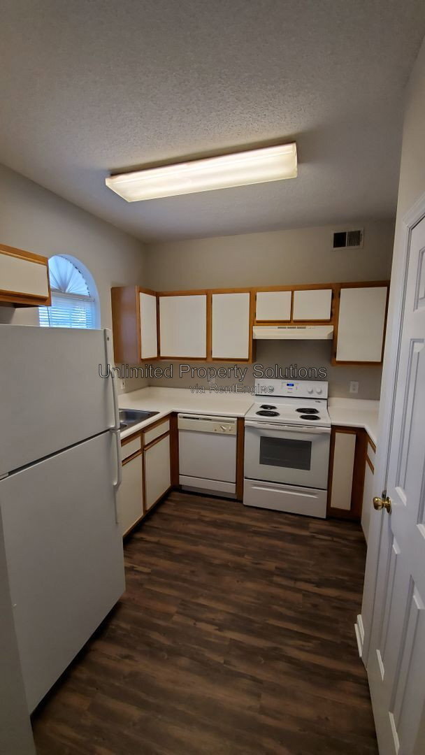 Building Photo - 733 Bragg Dr
