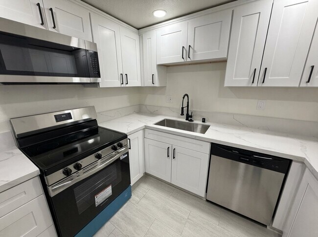 Foto del edificio - 214 Woodland Pkwy