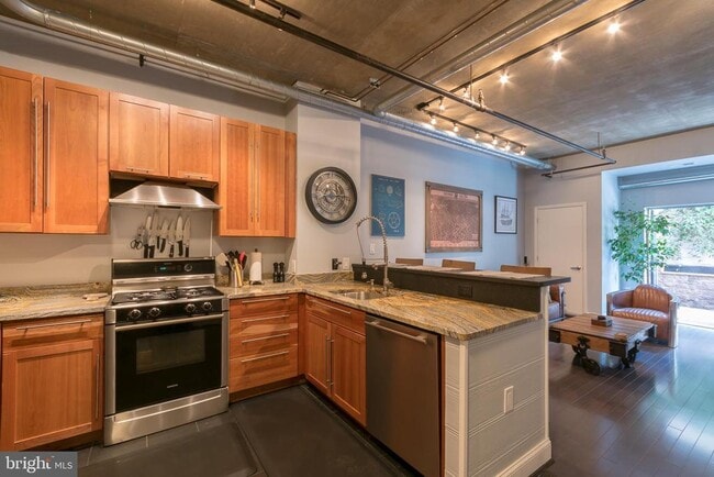 Building Photo - 1300 N St NW