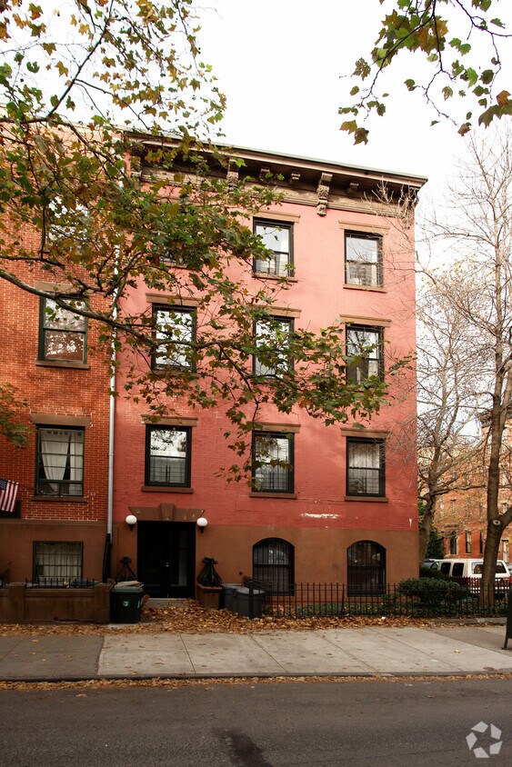 Building Photo - 424 Henry St