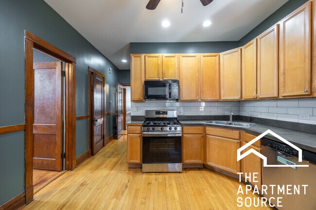 Foto del edificio - 2120 N Sawyer Ave