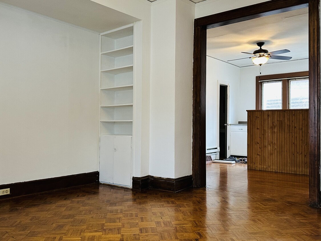 Large rooms - 302 W Washington St