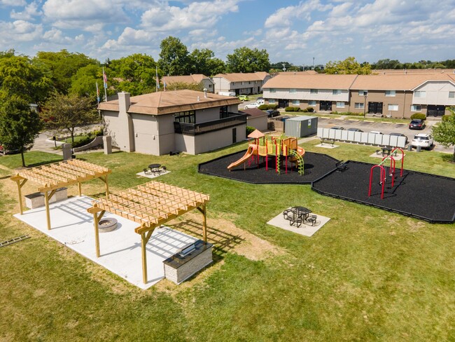 Building Photo - Townhomes at Fairways