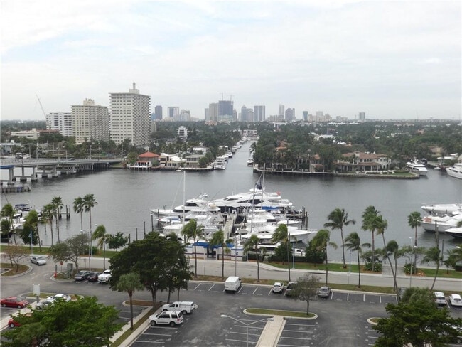 Foto del edificio - 100 S Birch Rd