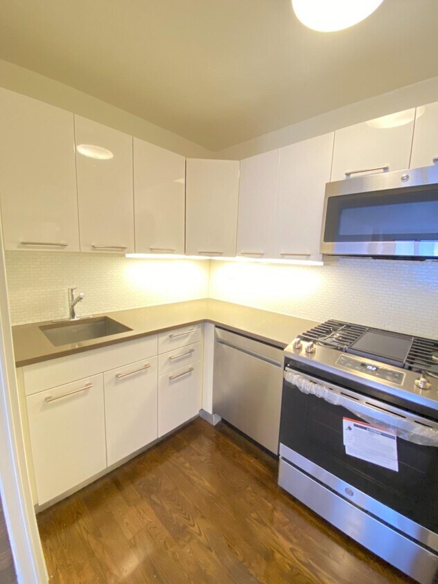 Foto principal - 220 E 63rd St