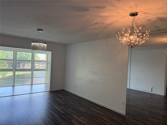 Foto del edificio - 5851 NW 62nd Ave