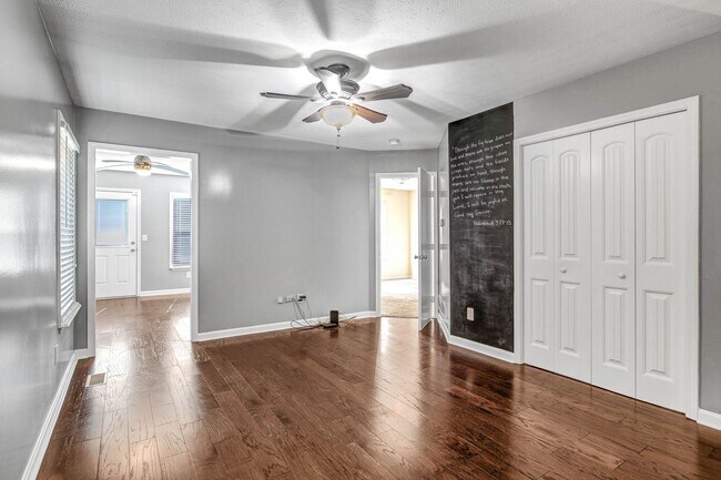 Foto del edificio - 3 br, 2 bath House - 5820 Lake Erie Drive