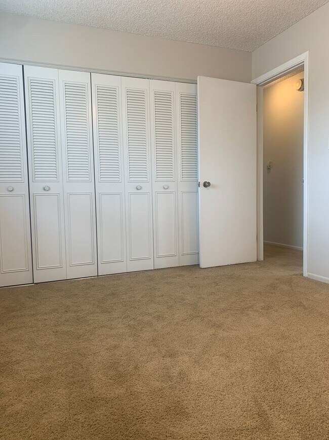 Foto del edificio - 3 BEDROOM, 2 BATHROOM SINGLE FAMILY HOME WITH 2 CAR ATTACHED GARAGE
