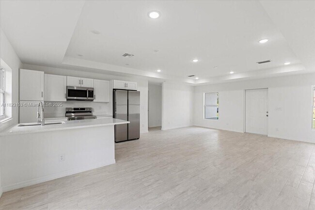 Building Photo - 917 Hepburn Ave