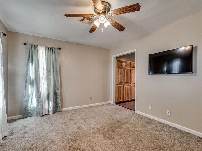 Foto del edificio - 211 W Dale St