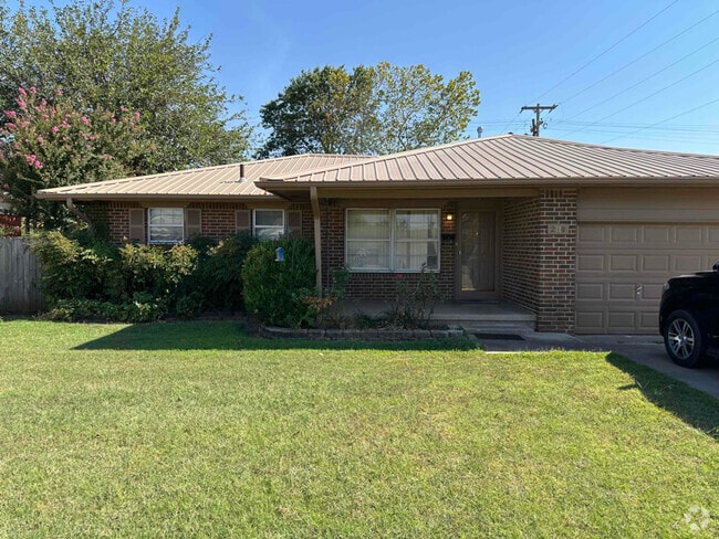 Building Photo - 2118 W Randall Ave