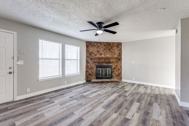 Foto del edificio - 228-232 Alexandria St Duplex