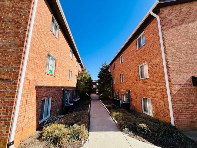 Foto del edificio - 1011-1013 Grove Ave.