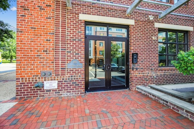 Building Photo - 181 E Reed Ave