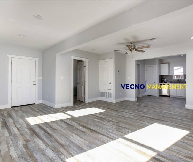 Foto del edificio - 129 E Torrey St