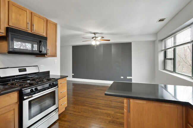Foto del edificio - 7616 N Marshfield Ave