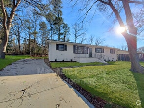Building Photo - 27 Shamrock Cir