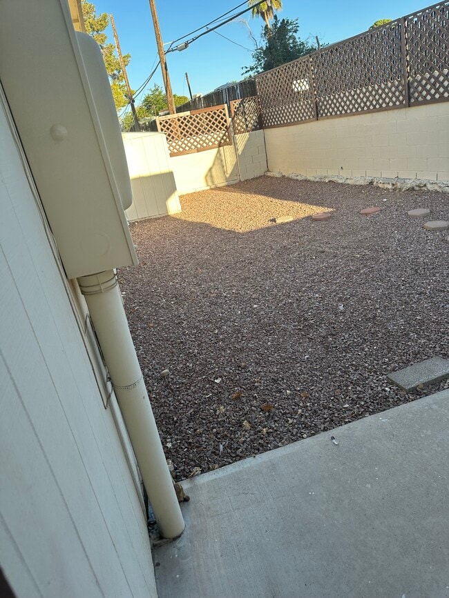 Building Photo - 862 Del Rey Dr