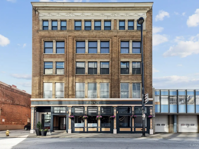 Building Photo - 335 W 5th St