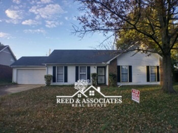 Primary Photo - Charming Home Located in Quiet Cove!