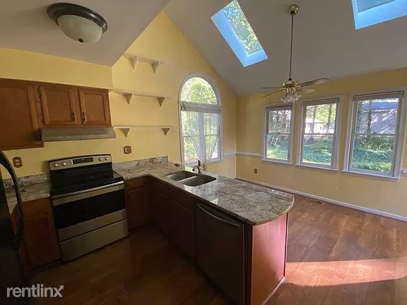 Building Photo - 3 br, 2.5 bath House - 10178 Castle Tower Rd