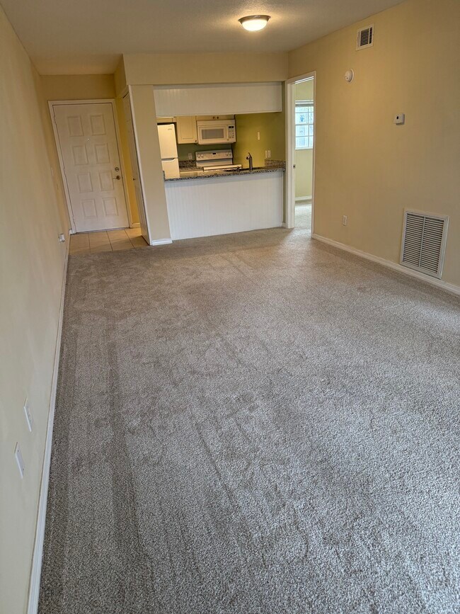 Building Photo - 3802 N Oak Dr