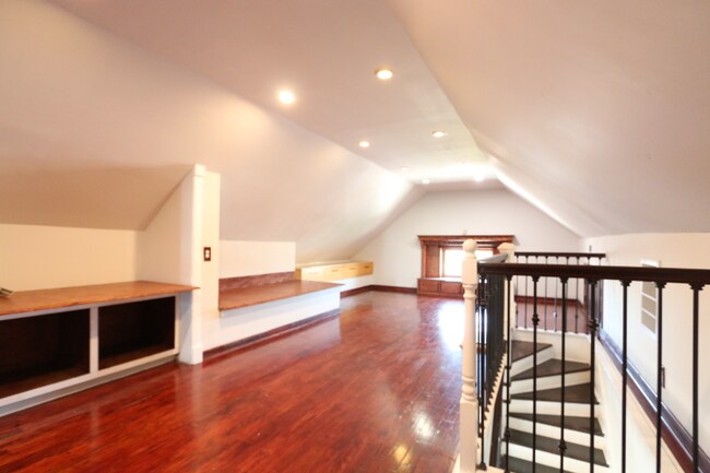 Building Photo - 1827 S Racine Ave