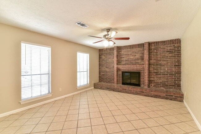Building Photo - 15515 Windy Cove Dr