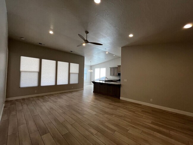 Building Photo - ADORABLE HOME IN BRIO FOR RENT!