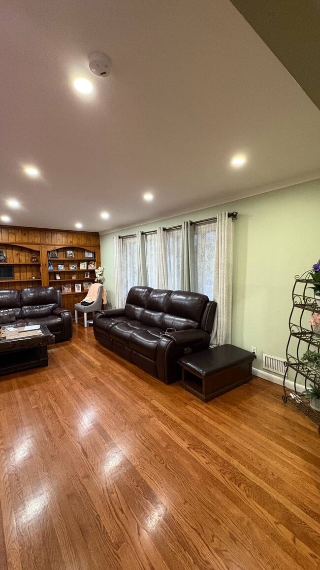 Foto del edificio - 8 Howard St