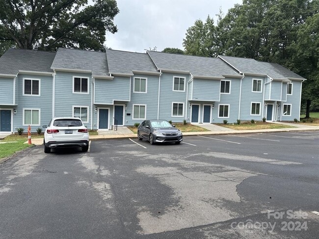 Building Photo - 2004 Stoney Point Ln