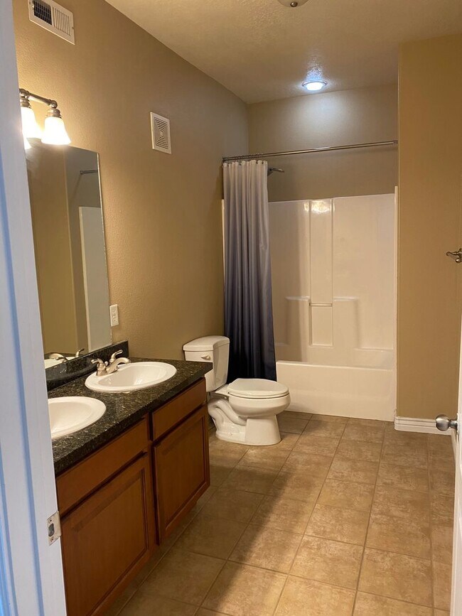 Foto del edificio - Great 2 Bed 2 Bath Unit in Millcreek!!!