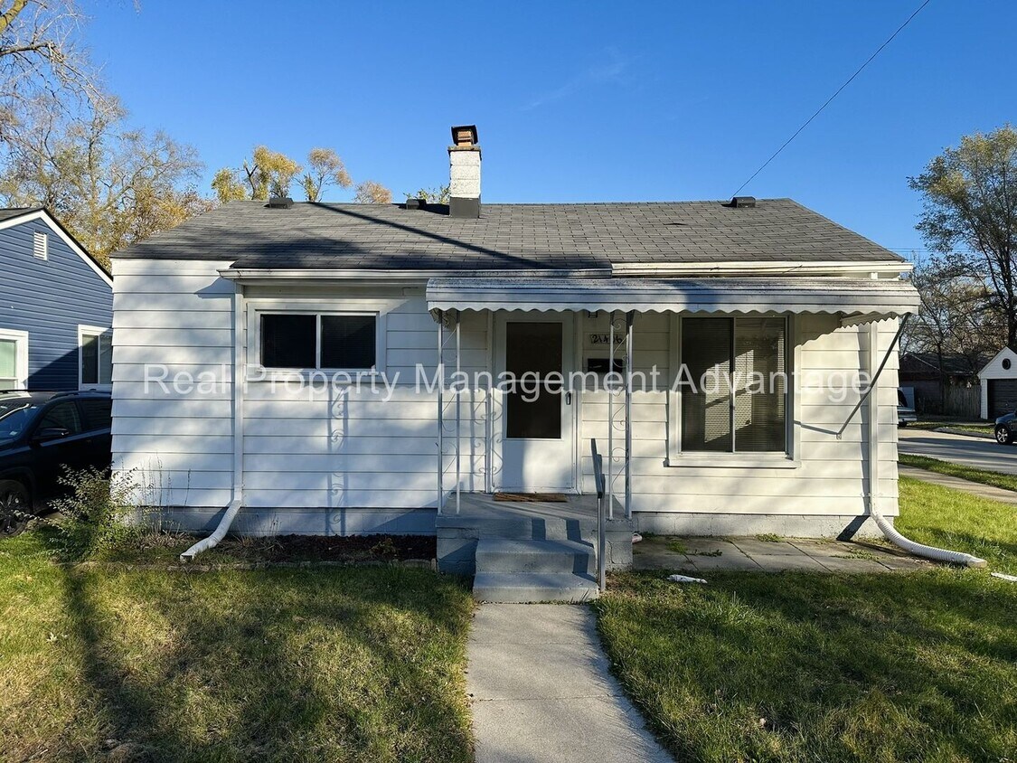 Primary Photo - Everything on the First Floor. Expansive K...
