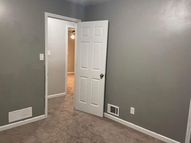 Building Photo - 1924 North Rd