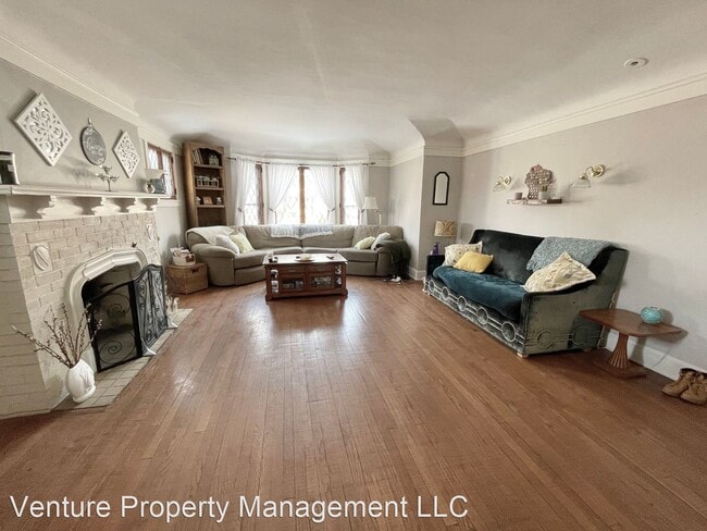Building Photo - 4 br, 3.5 bath House - 2474 N Lake Drive