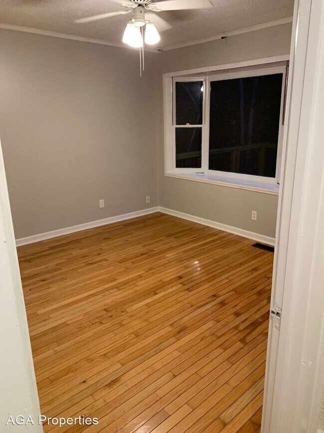 Foto del edificio - 3 br, 2 bath House - 175 E Cloverhurst Avenue
