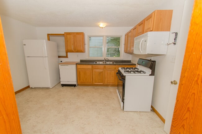 Foto del edificio - 3 bedroom, 2 bath home located in Green Ac...