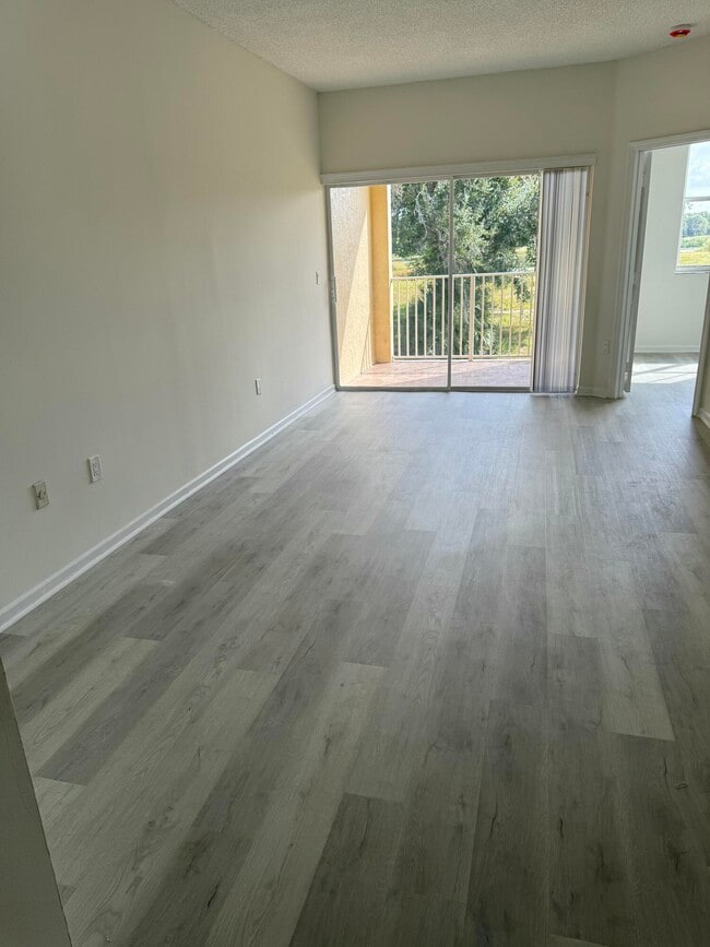 Foto del edificio - 2080 Greenview Shores Blvd